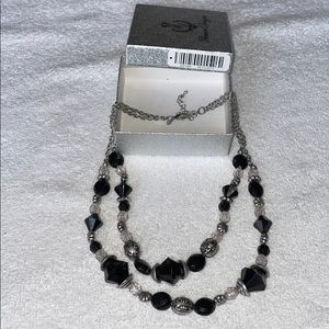 NWT Premier Designs Silhouette necklace